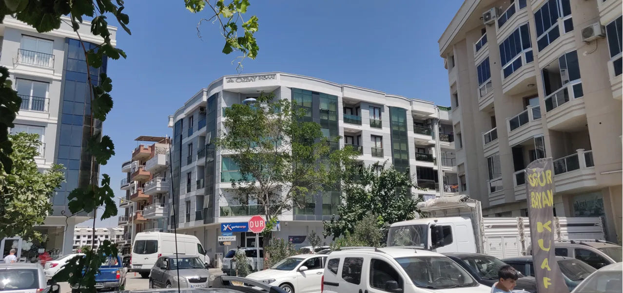 Seferihisar Özbay-2 Apartmanı 16 Daire, 3 Dükkan