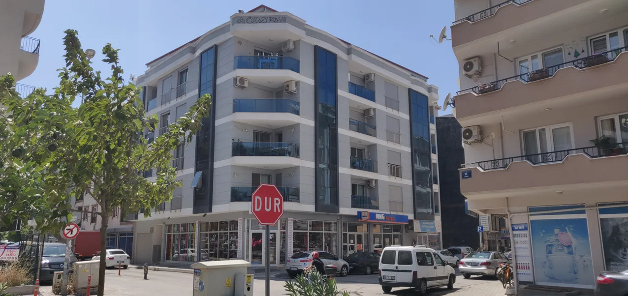 Seferihisar Özbay-1 Apartmanı 20 Daire, 3 Dükkan