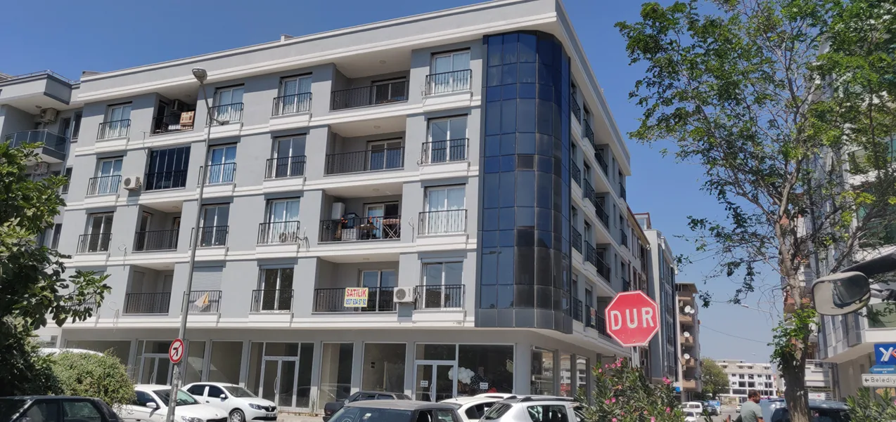 Seferihisar Özbay-3 Apartmanı 16 Daire, 2 Dükkan